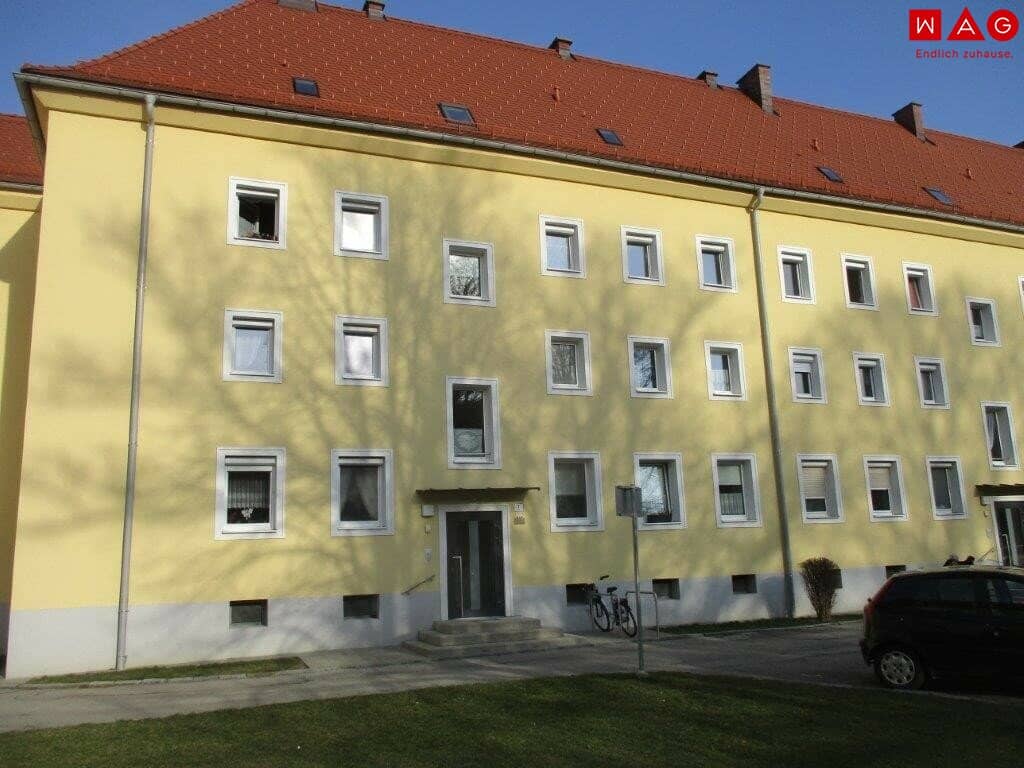 Extremely cosy and practically laid out 3-room apartment in prime location Benefit from invaluable advantages such as optimal infrastructure and beautiful green spaces
