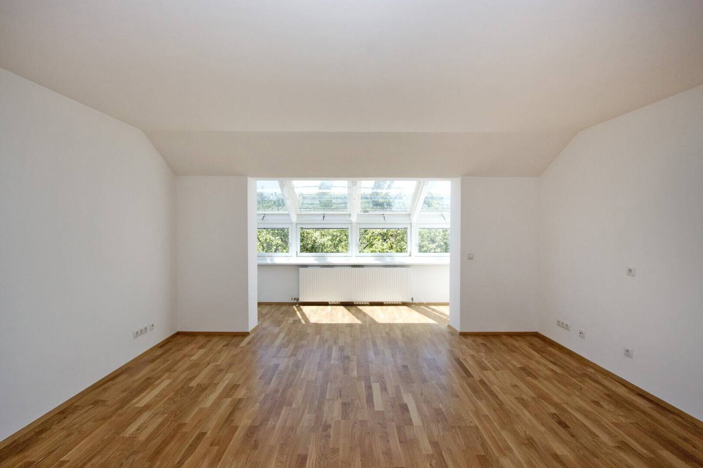 Quiet apartment with winter garden and beautiful view of greenery