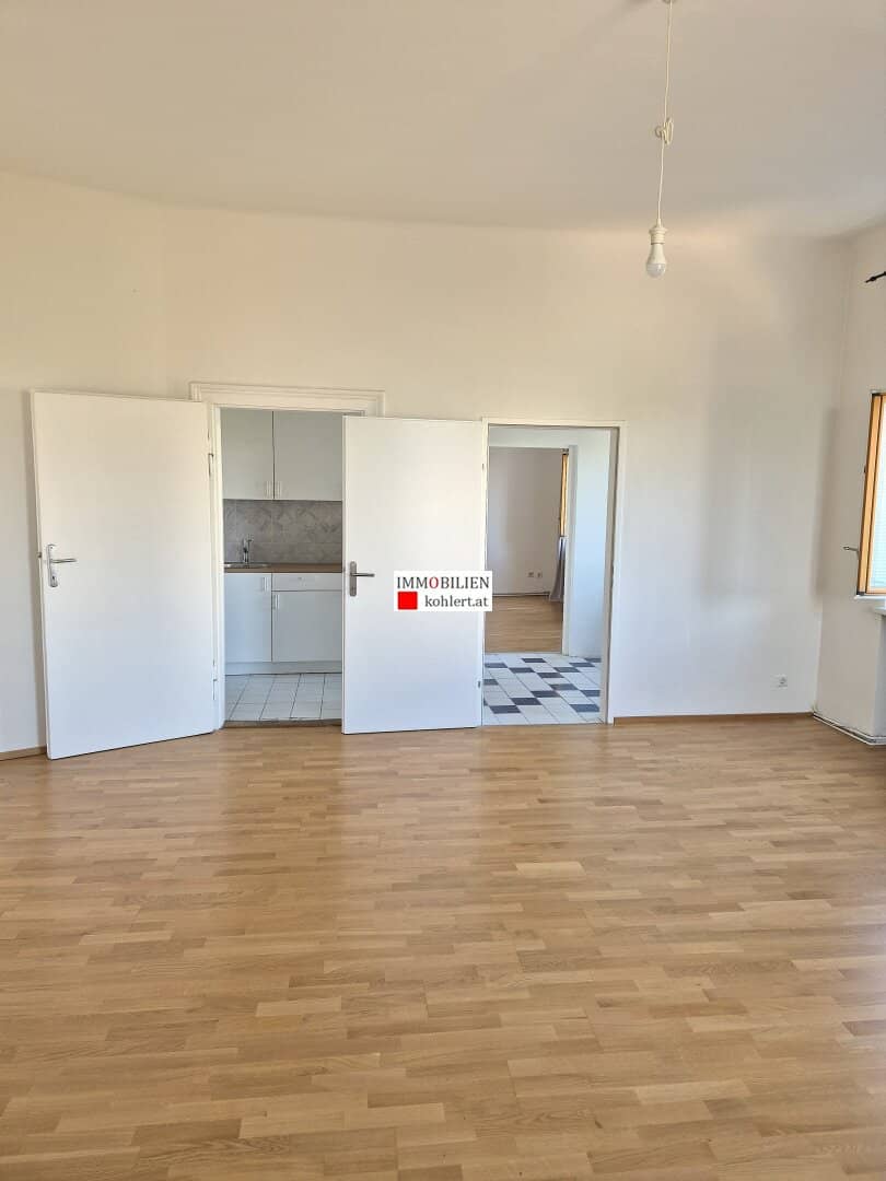 SONNIGE 2-ZIMMERWOHNUNG, ALLE NEBENRÄUME, ZENTRALE LAGE