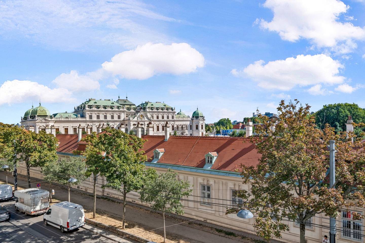 Unique View of the Belvedere: Representative and Spacious Period Apartment