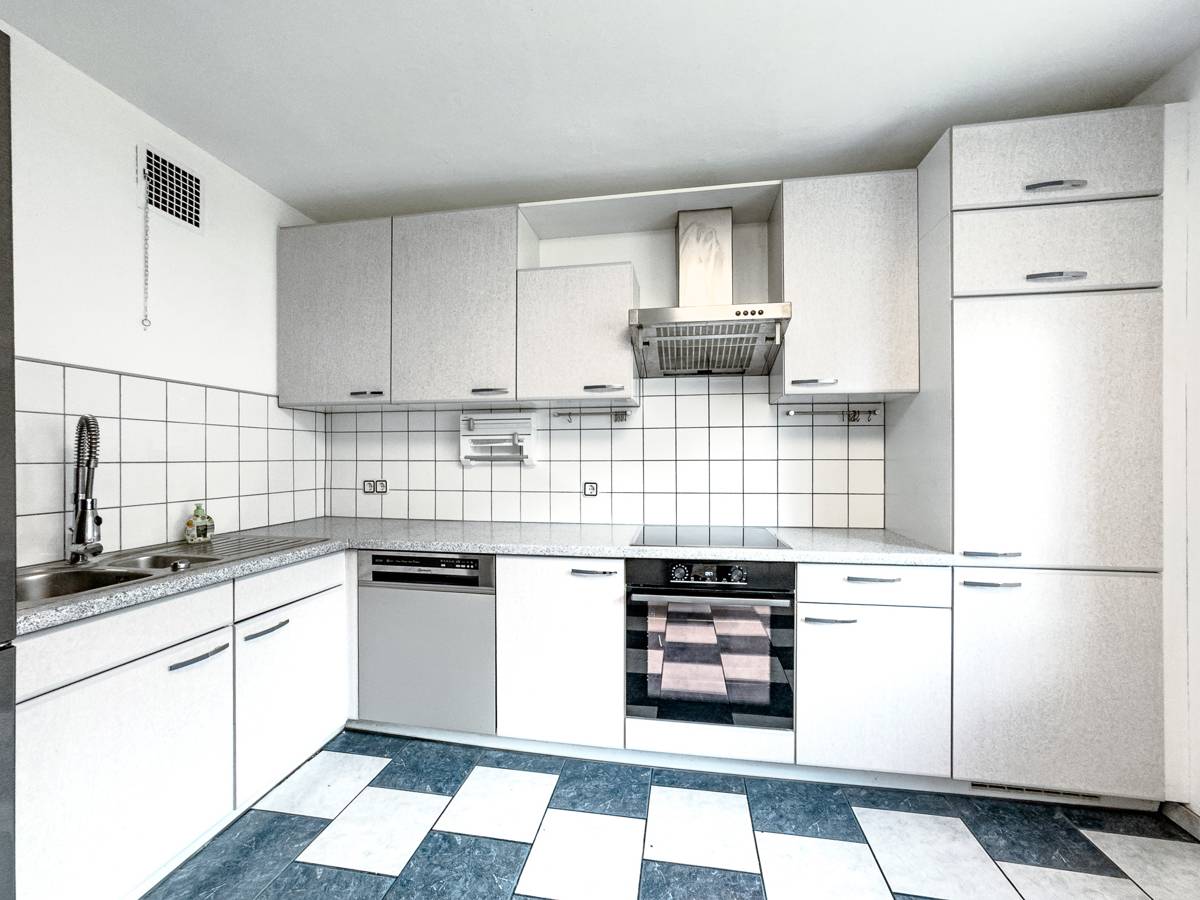 Helle Erdgeschosswohnung mit Balkon und durchdachtem Grundriss