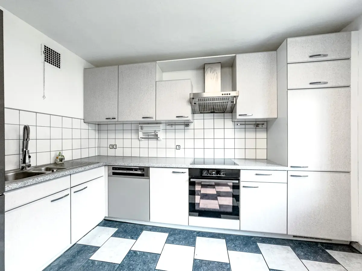 Helle Erdgeschosswohnung mit Balkon und durchdachtem Grundriss