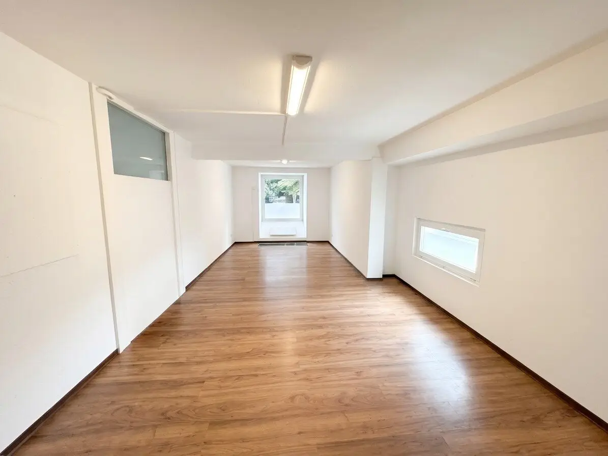 ALL-INCLUSIVE RENT: Spacious office with garden view, fiber optic internet, parking and more, COMMISSION-FREE