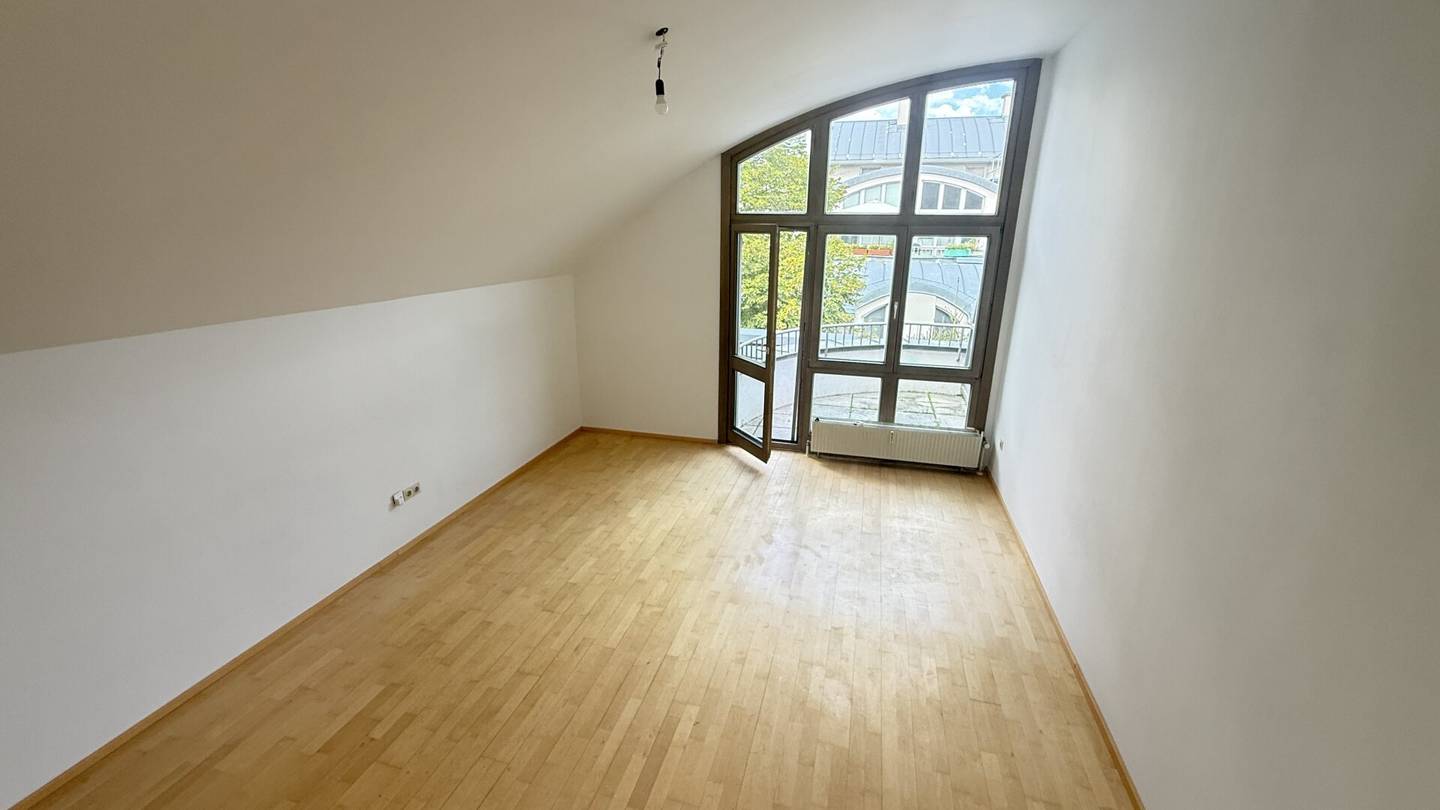 5-room apartment with outdoor area in a quiet location near the Auhofcenter Hadersdorf