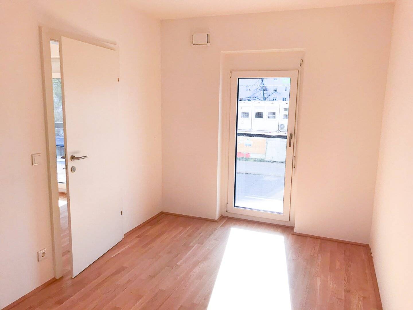 Immediate rental income | 4.13 % gross rental yield | New build 2022 near Badeteich Hirschstetten