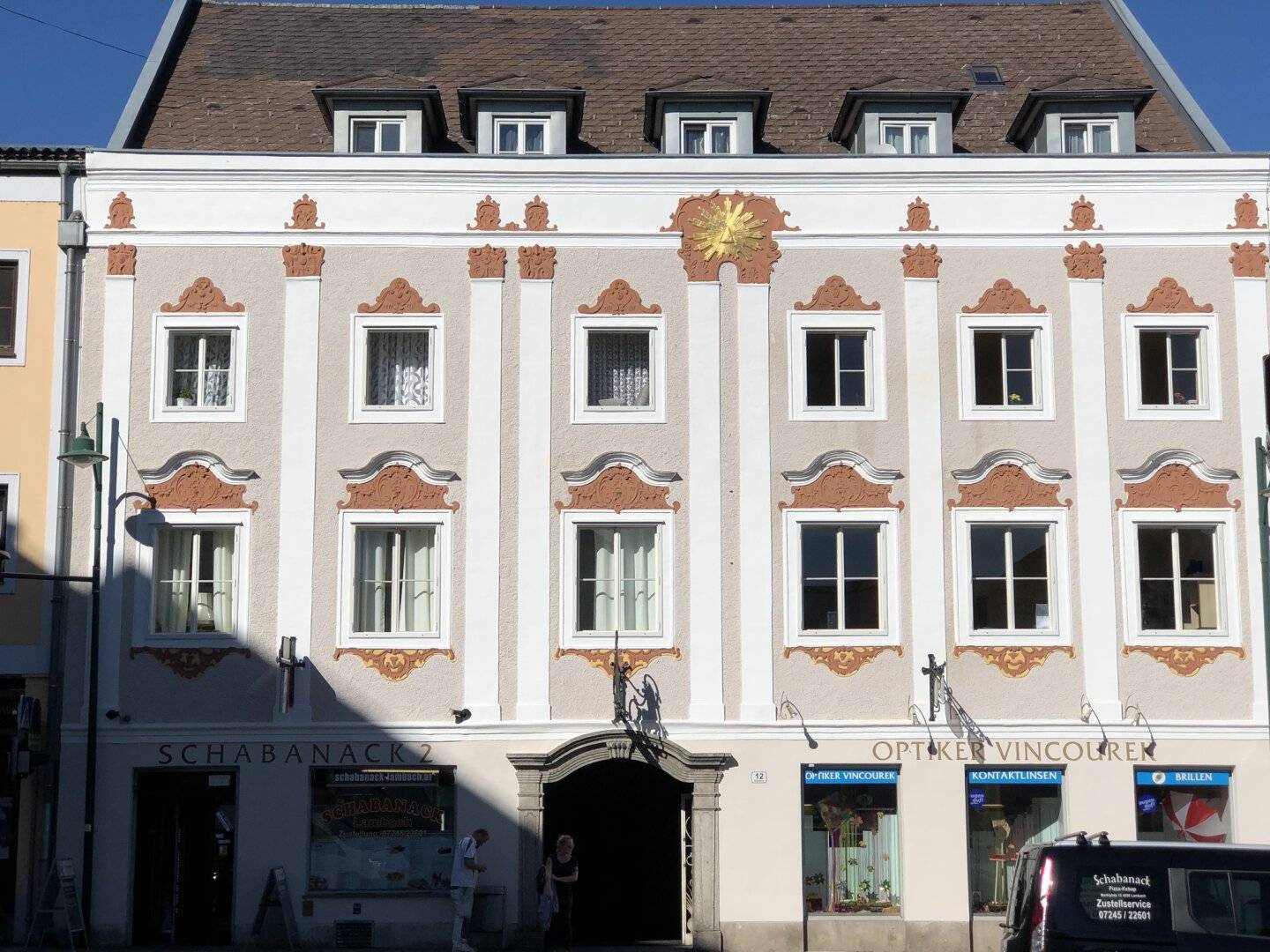 Centrally located cozy 2-room apartment with furnished kitchen in Lambach