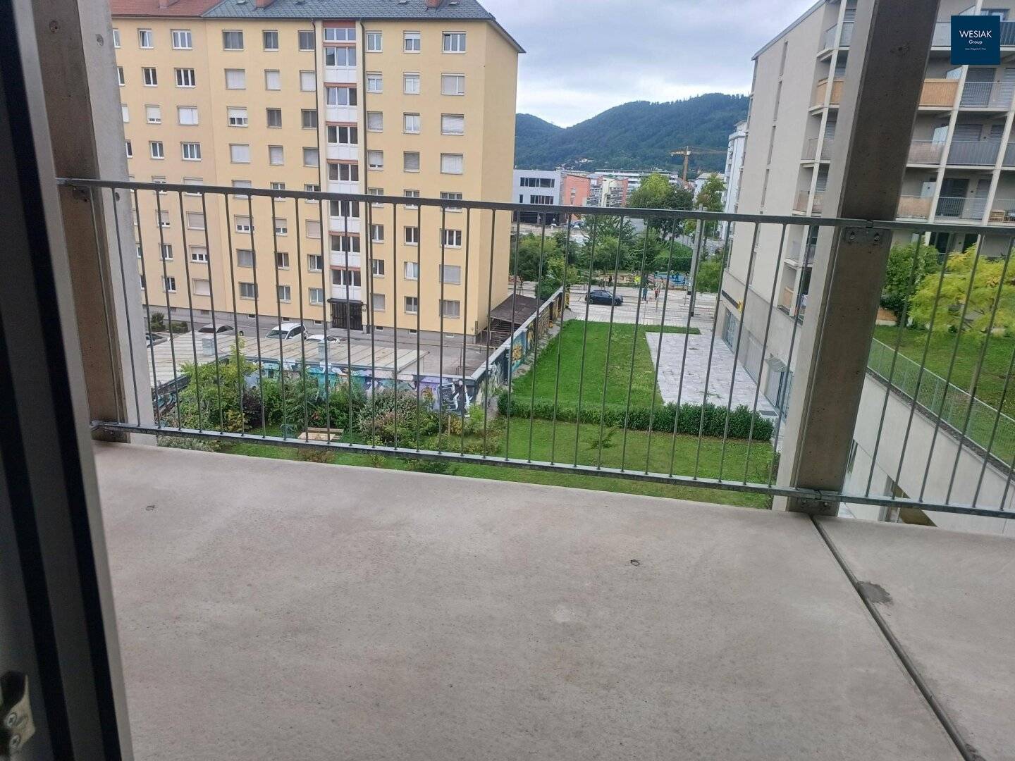 1 MONTH RENT-FREE Light-flooded living: 2-room apartment with large balcony for outdoor quality of life - Top 221