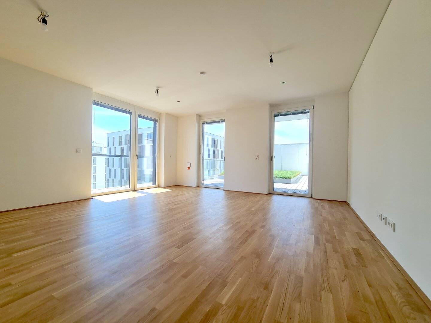 Commission-free Marina Tower available from 01.12.2026 Beautiful apartment with large terrace (65 m²)
