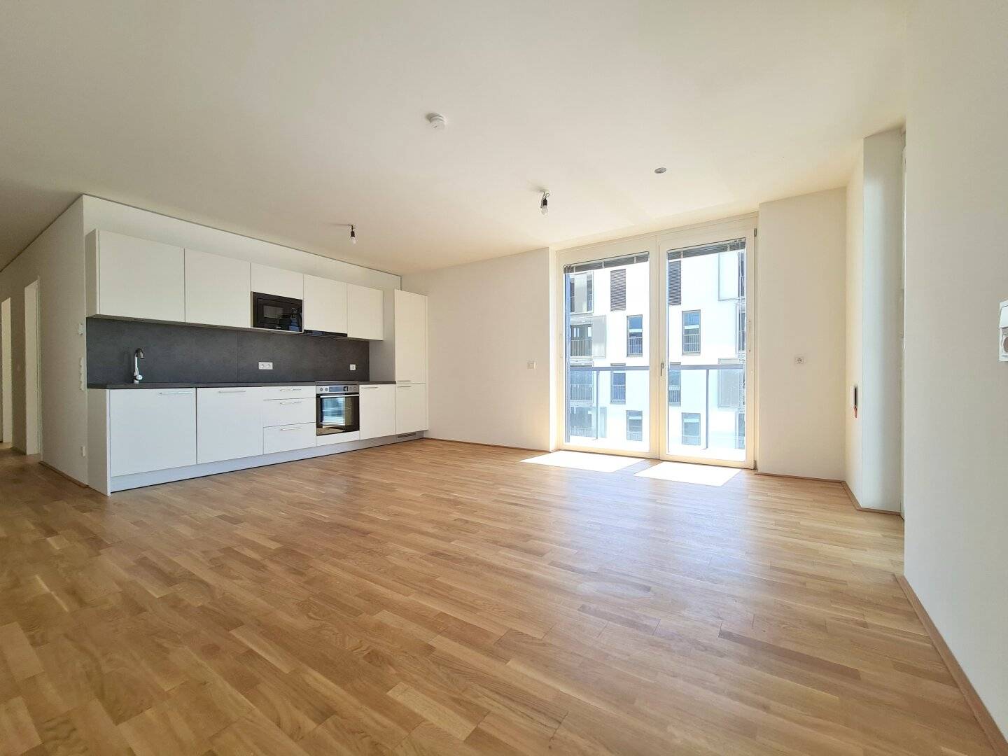 Commission-free Marina Tower available from 01.12.2026 Beautiful apartment with large terrace (65 m²)