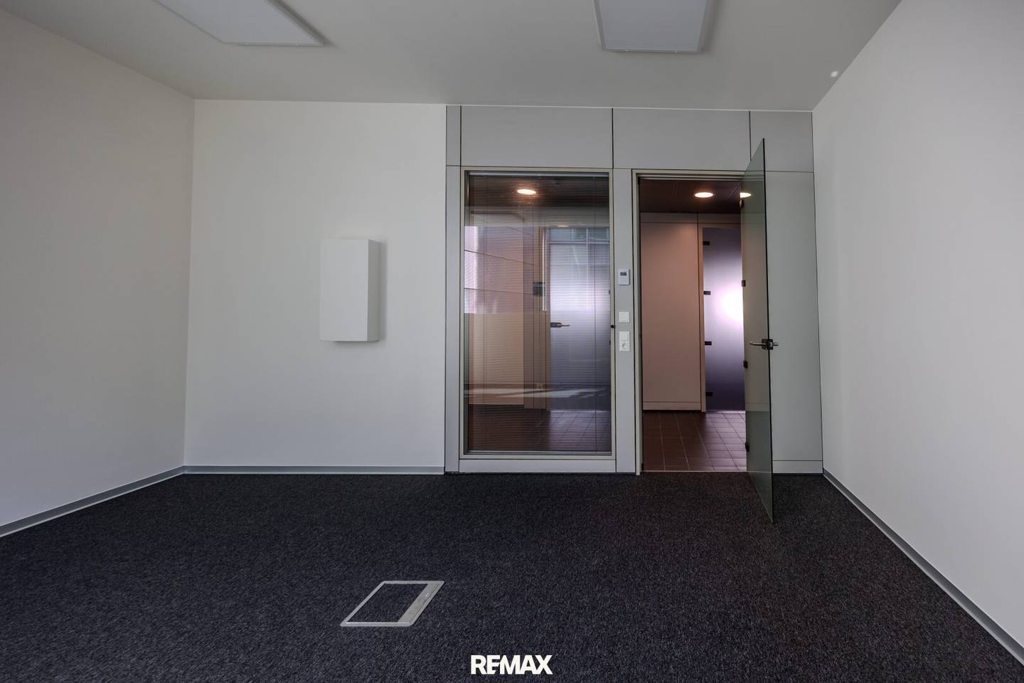 Modernes Einzelbüro ab ca. 20 m² in vielseitigem Gewerbekomplex