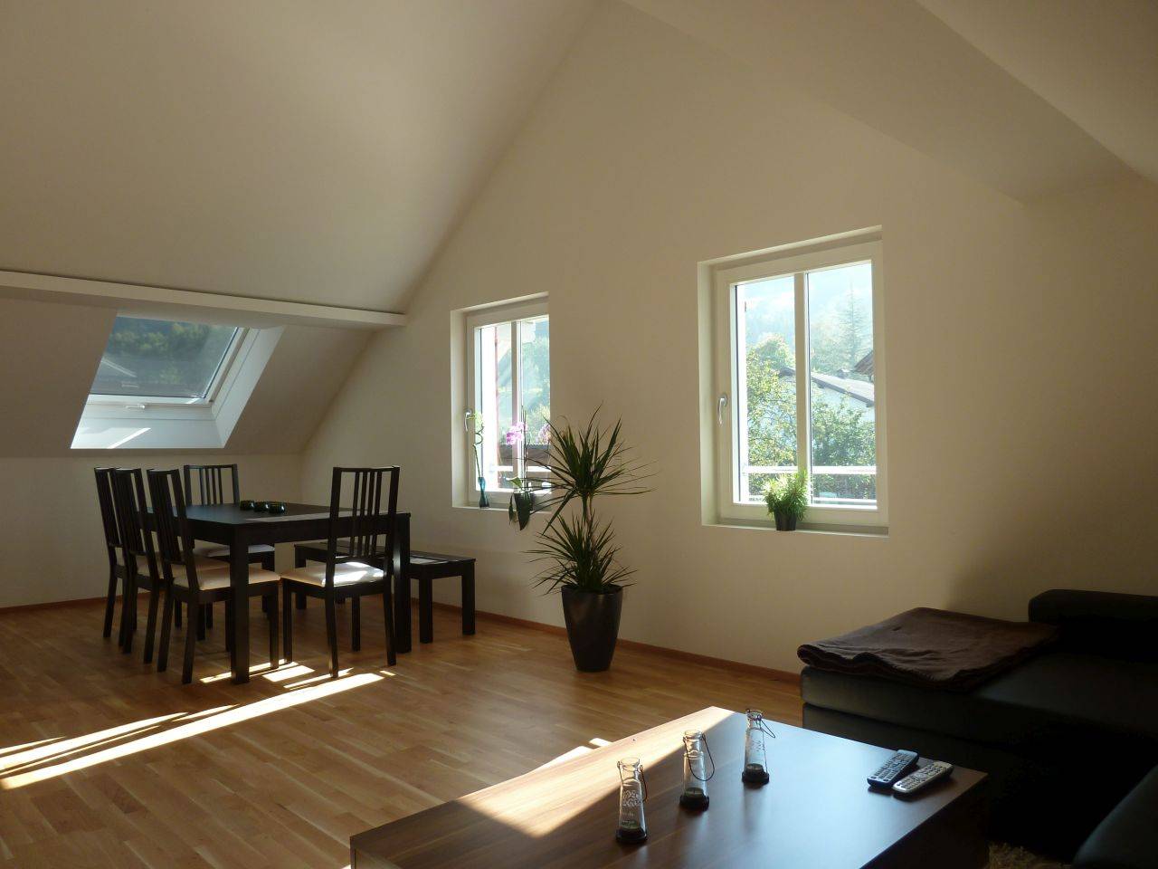 Bright dachgeschosswohnung with terrace and garden