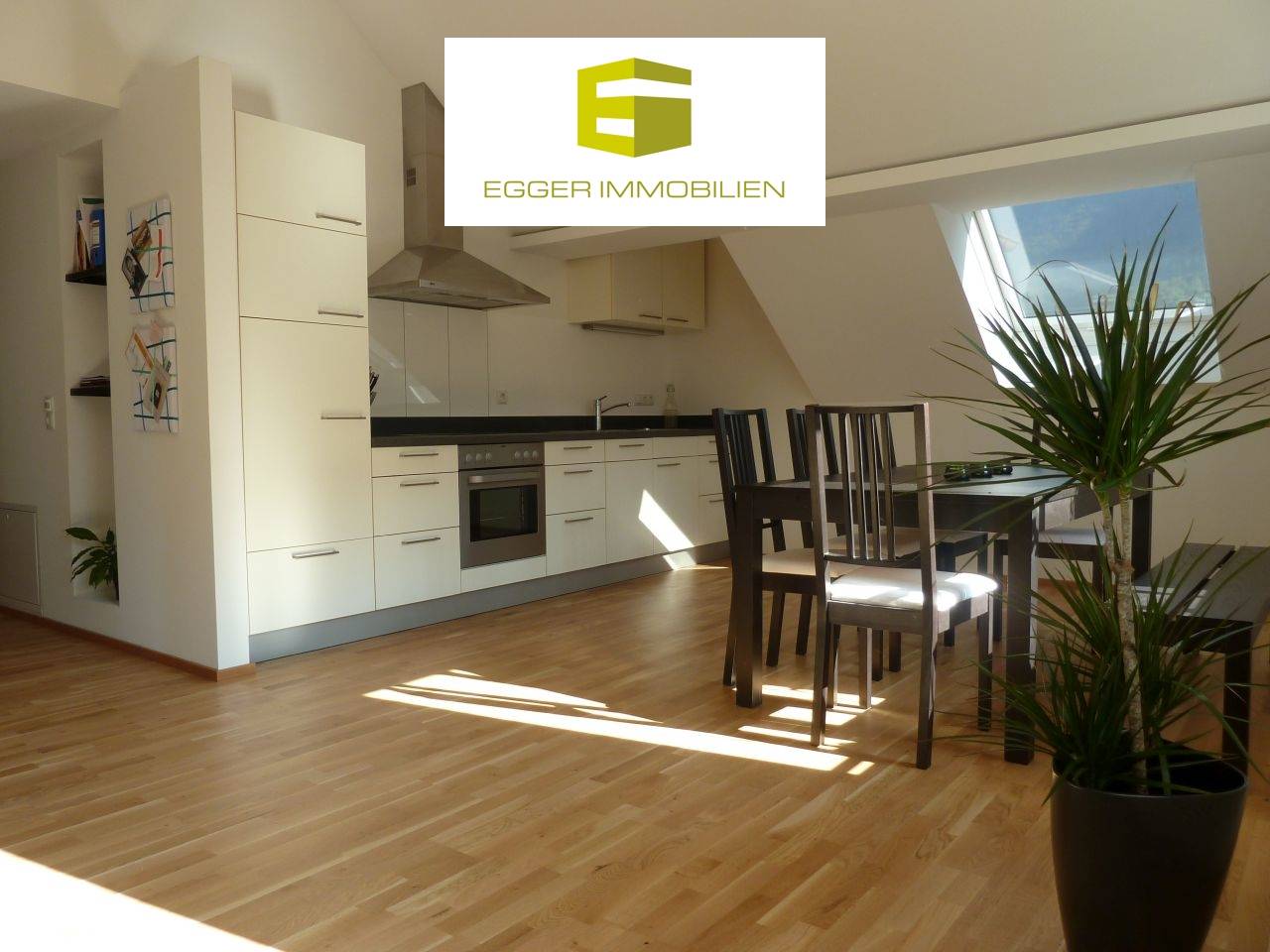 Bright dachgeschosswohnung with terrace and garden
