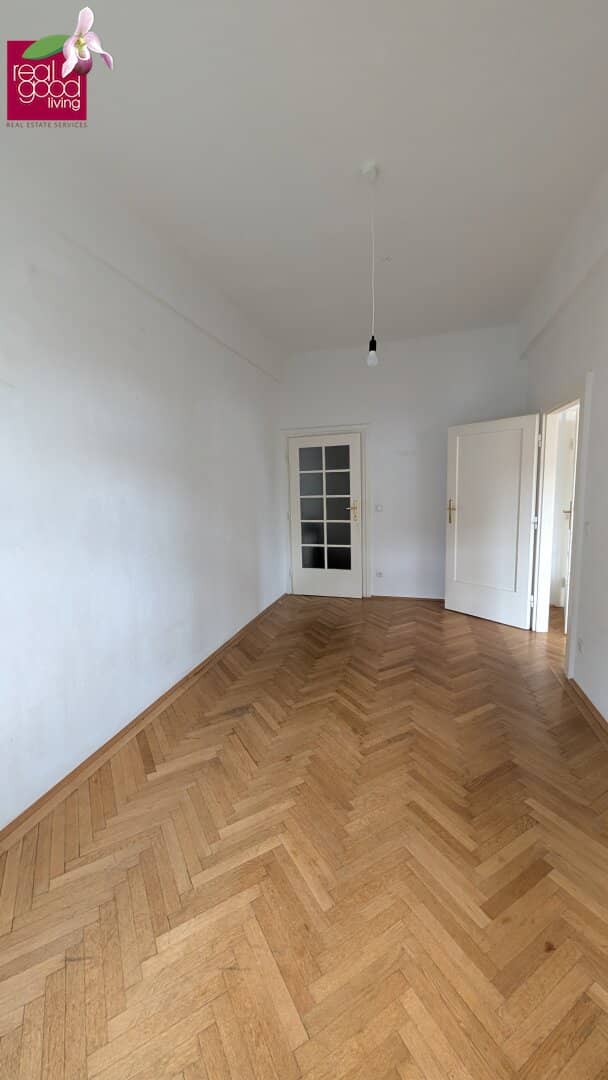 Charming 2-room apartment of approx. 60 m² with 2 balconies totalling approx. 10 m² on the 2nd floor of an old building in a very good location of the 15th district near Westbahnhof Lugner City and Stadthalle