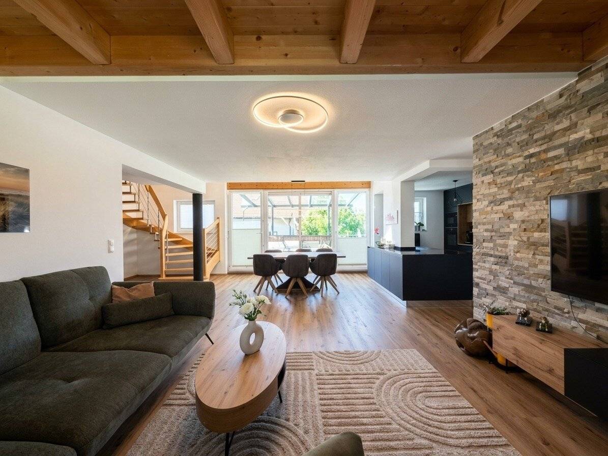 Wattens – Exklusive Maisonette mit ca. 129,55 m² Wohnnutzfläche, 30,66 m² Westterrasse, 2 Autoabstellplätzen, Panoramablick &amp; neuer Designküche