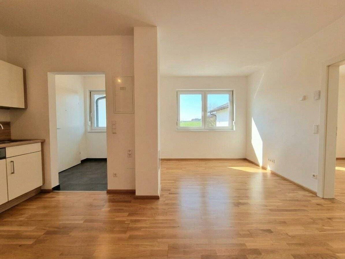 SMALL, NEAT AND WELL LAID OUT: 2 ROOM APARTMENT FOR € 599 RENT