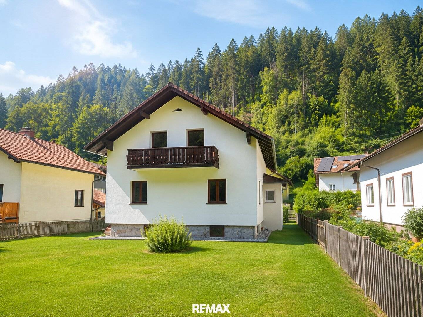 Seltenes Mietangebot: Kernsaniertes Einfamilienhaus mit Garten, Bergblick &amp; 744 m² Grund für € 1.195.- inkl. Betriebskosten und Versicherung