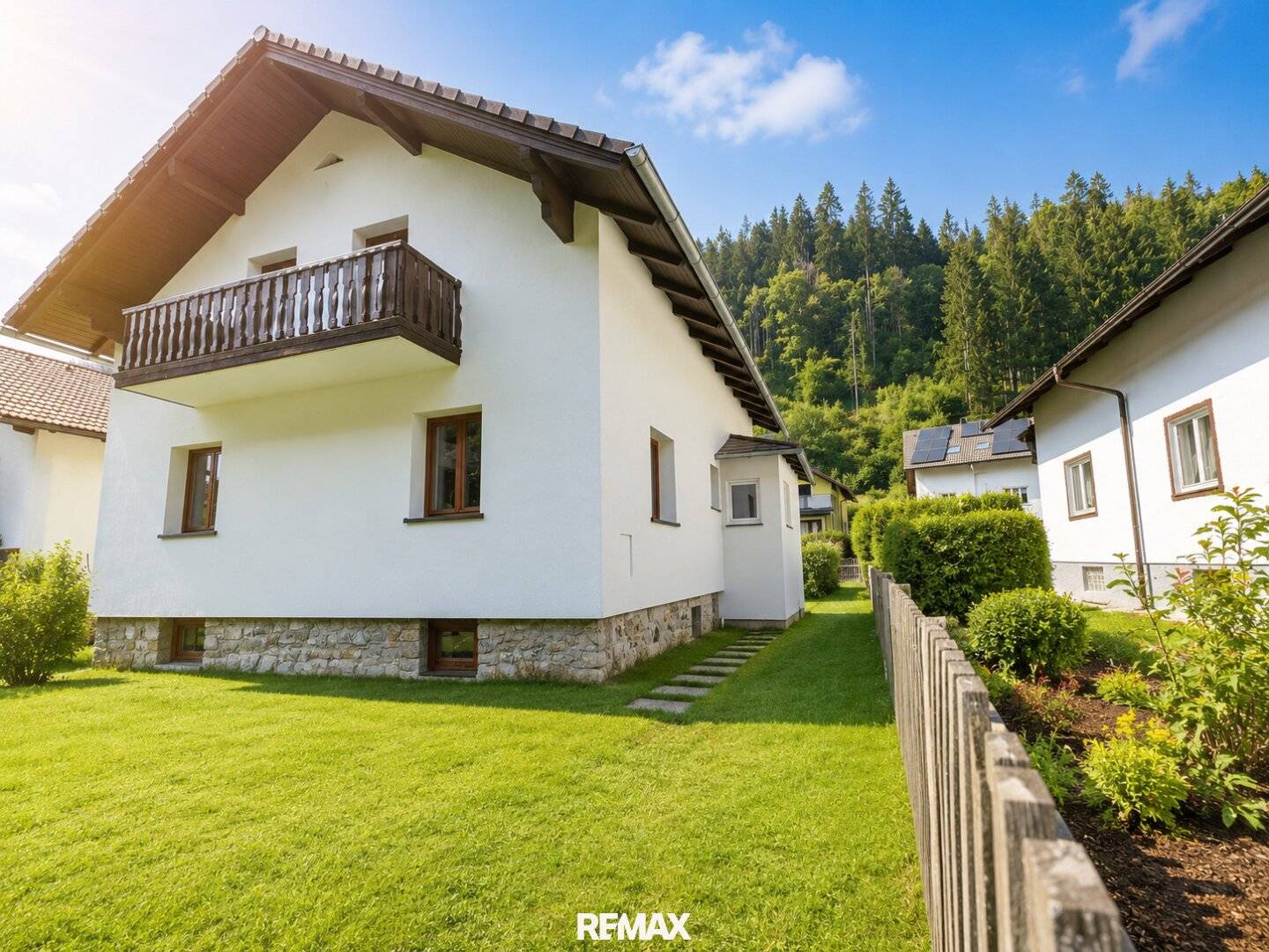 Seltenes Mietangebot: Kernsaniertes Einfamilienhaus mit Garten, Bergblick &amp; 744 m² Grund für € 1.195.- inkl. Betriebskosten und Versicherung