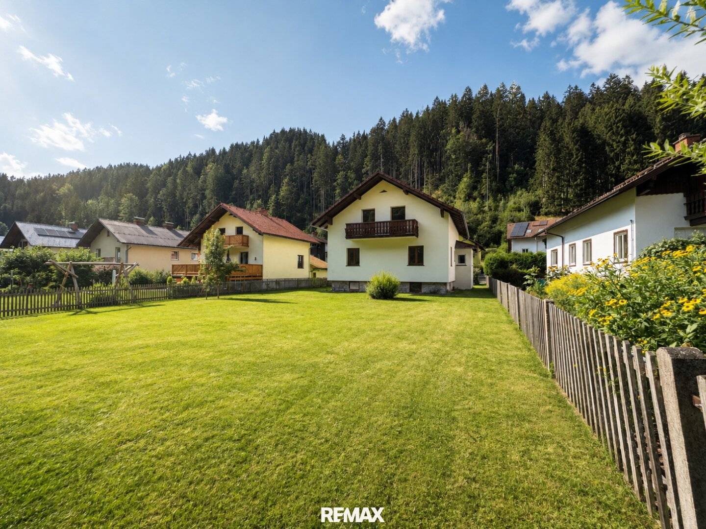 Seltenes Mietangebot: Kernsaniertes Einfamilienhaus mit Garten, Bergblick &amp; 744 m² Grund für € 1.195.- inkl. Betriebskosten und Versicherung