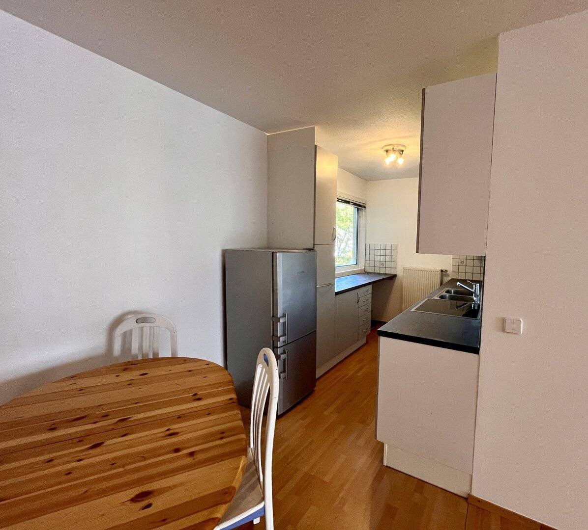 Quiet 2-room apartment with large loggia and U-Bahn proximity