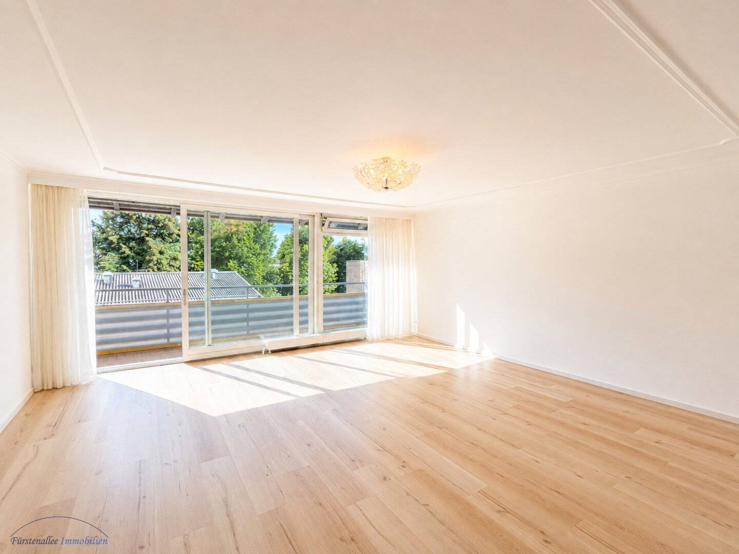 COMMISSION-FREE RENTAL QUIET LOCATION SALZBURG PARSCH BORROMÄUMSTRASSE: Spacious 79 m² 3-room apartment with south and north balcony incl. underground parking space