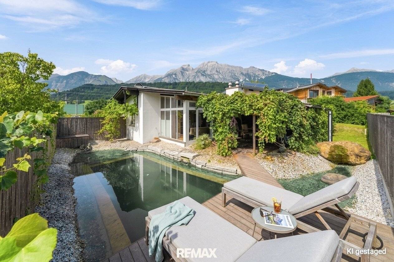 Living in the Green: Single-family house with natural pool and winter garden