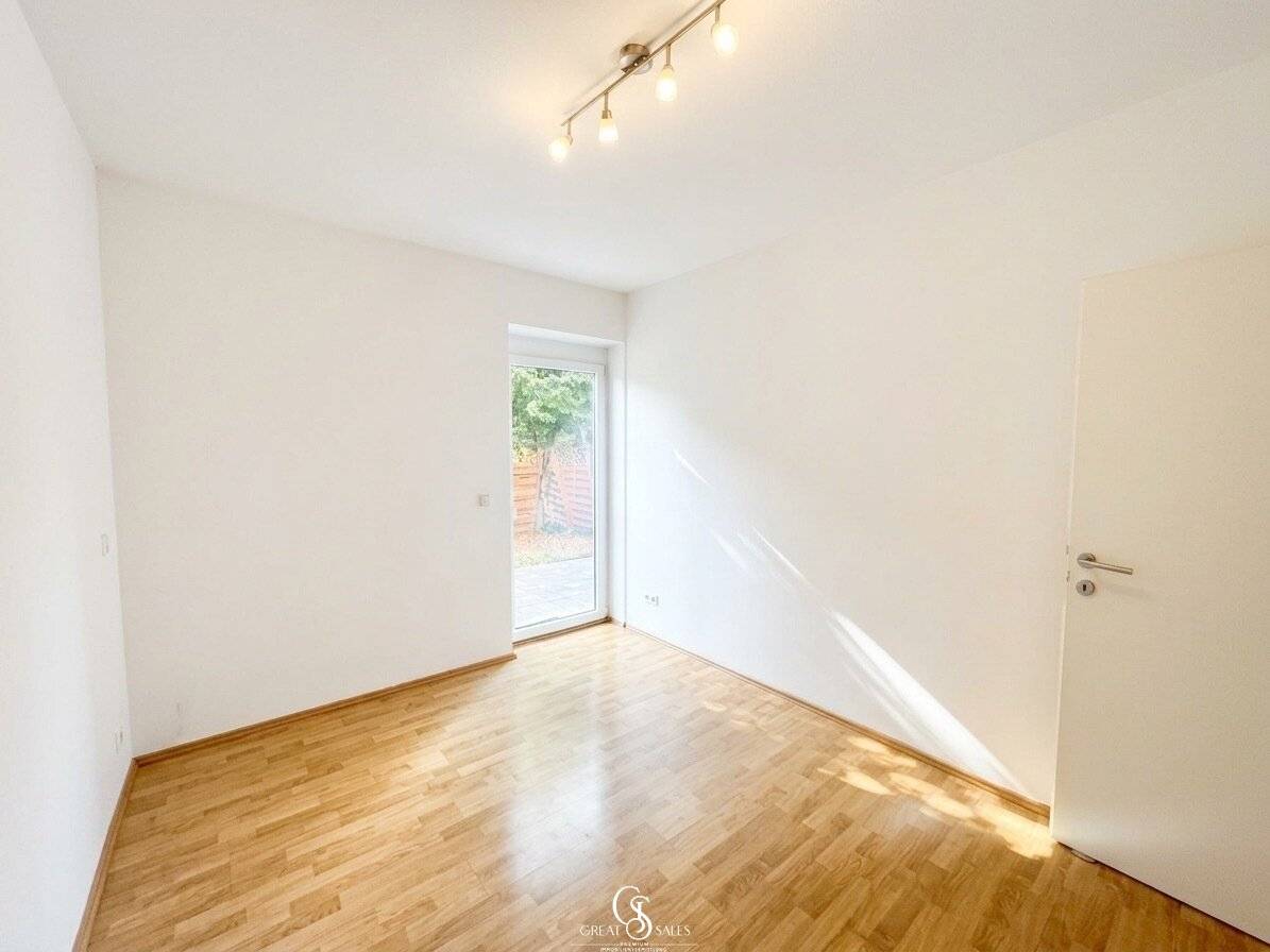 Bright 2-room apartment with terrace, private garden and parking space in Graz Straßgang