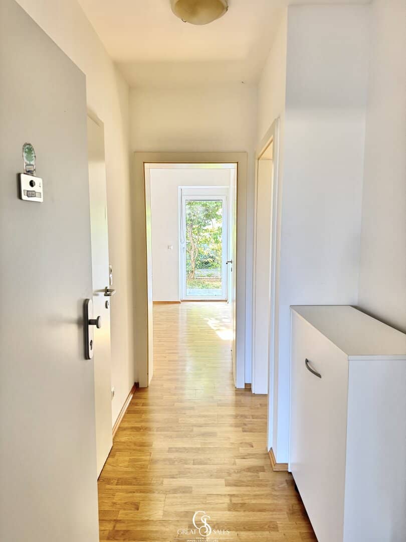 Bright 2-room apartment with terrace, private garden and parking space in Graz Straßgang