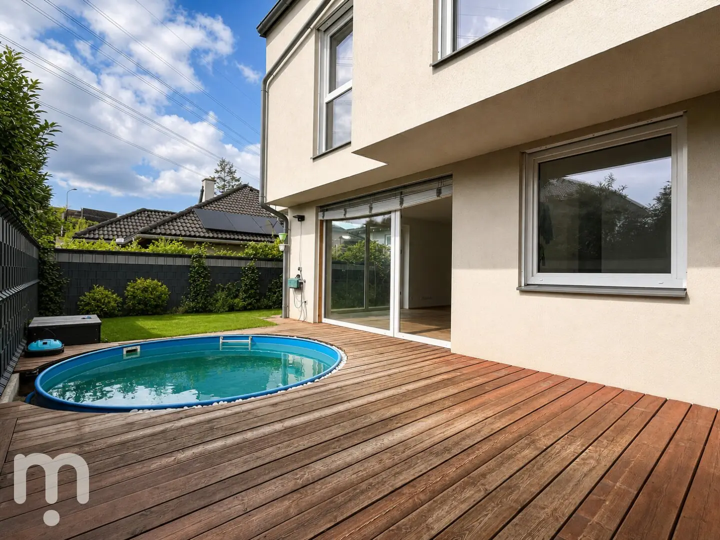 Turnkey end-terrace house with pool, sauna and roof terrace, modern living in prime location