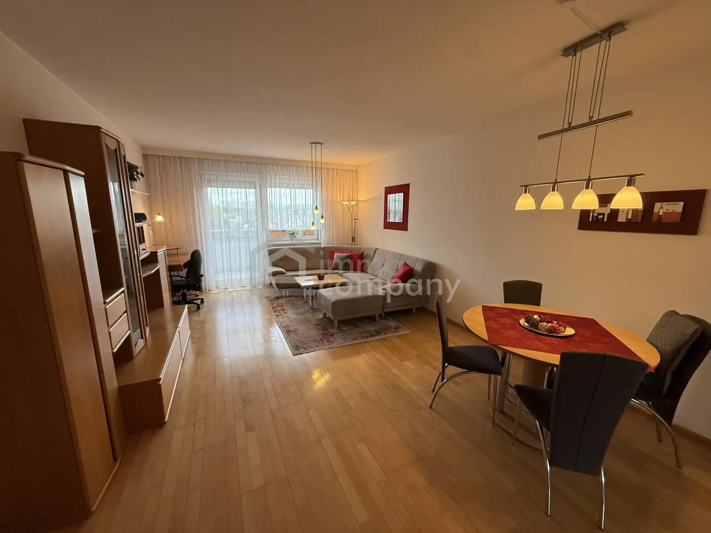 Geräumige Wohnung mit TG‑Platz &amp; unverbautem Balkonblick