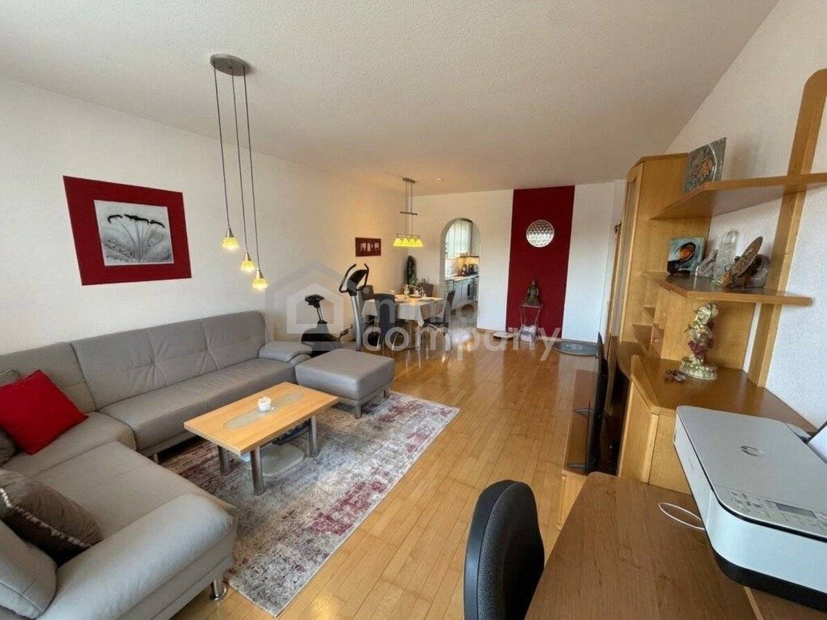 Spacious apartment with underground parking space &amp; unobstructed balcony view