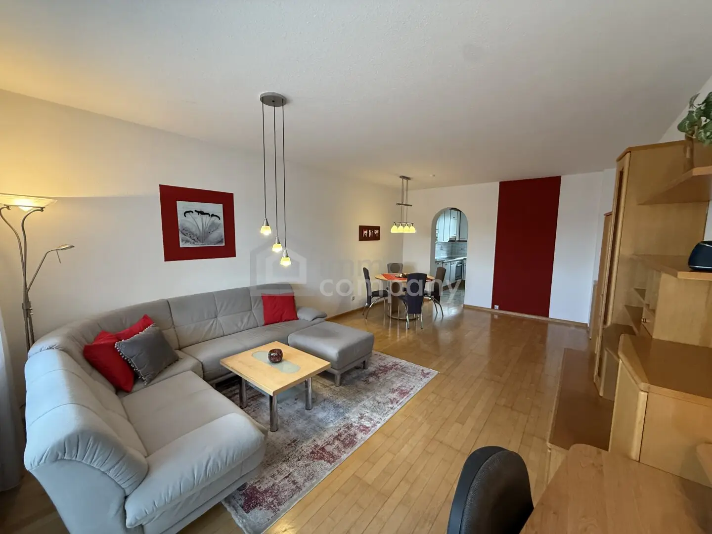 Geräumige Wohnung mit TG‑Platz &amp; unverbautem Balkonblick