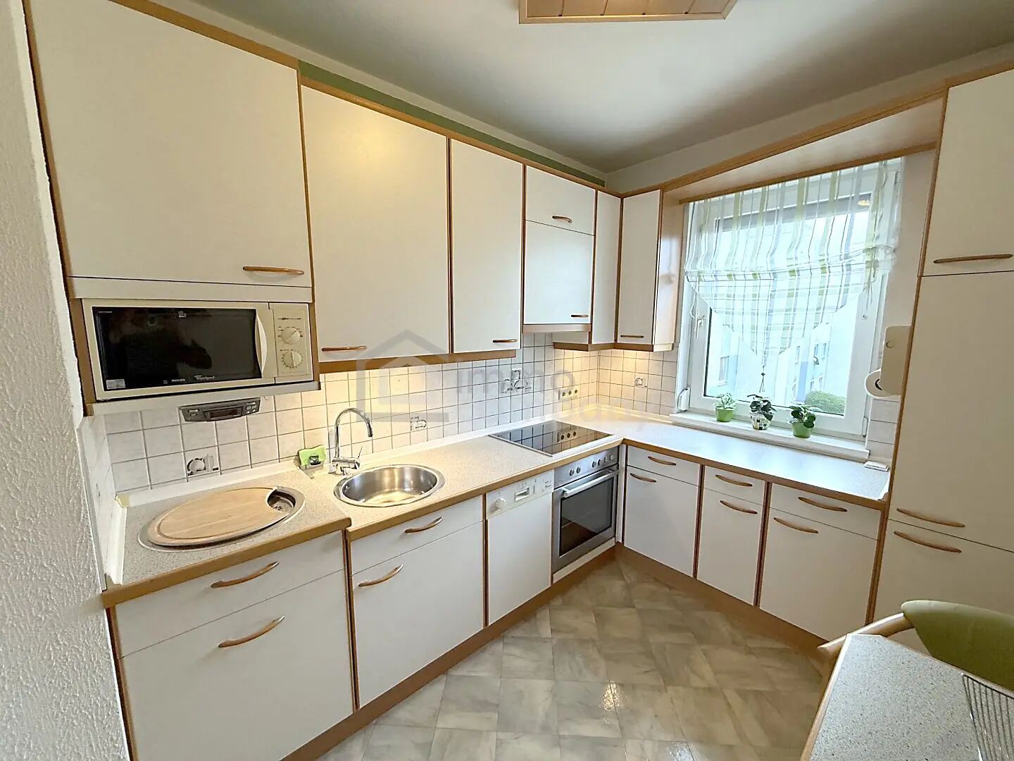 Spacious apartment with underground parking space &amp; unobstructed balcony view