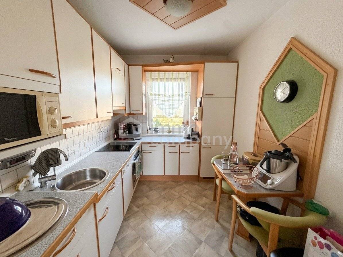 Spacious apartment with underground parking space &amp; unobstructed balcony view