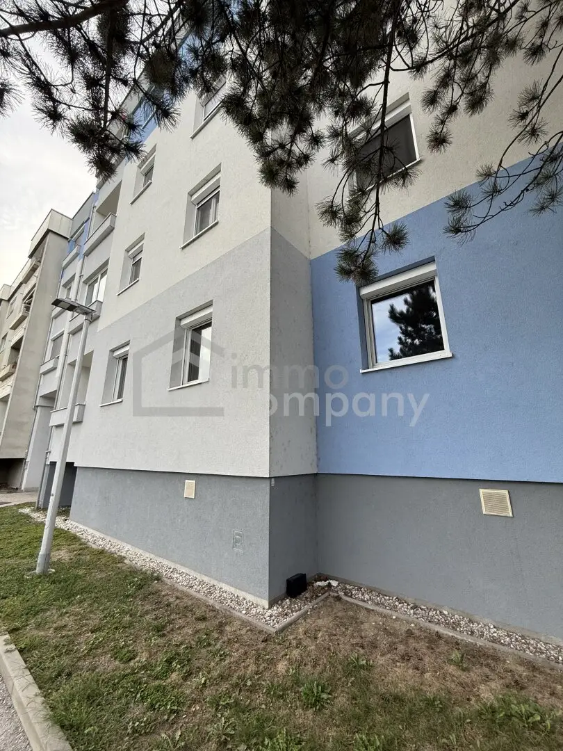 Geräumige Wohnung mit TG‑Platz &amp; unverbautem Balkonblick