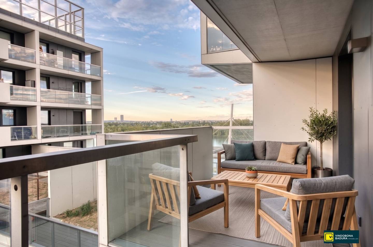 Waterfront Living in Marina Tower | 2 rooms with wide view over the Danube