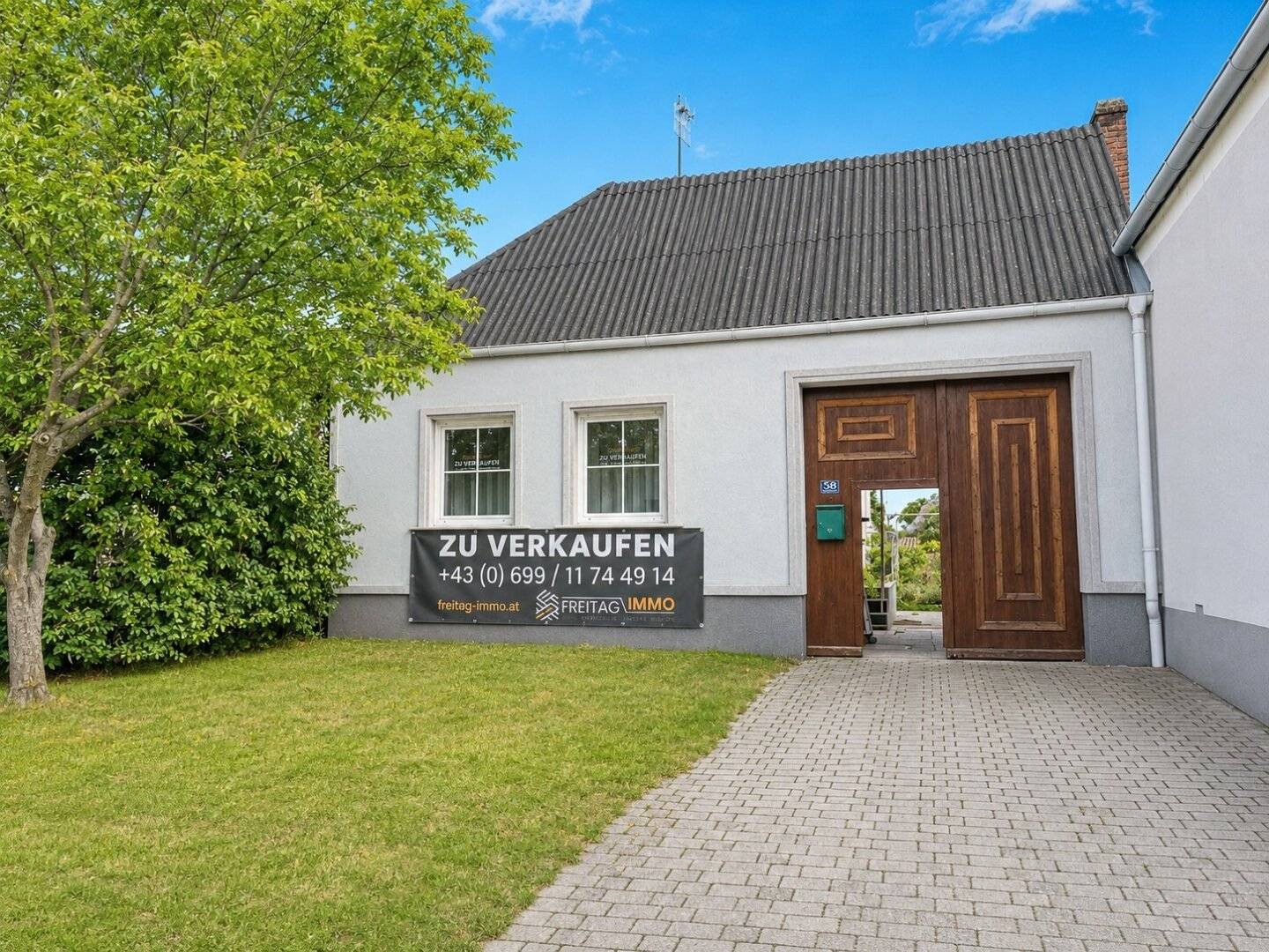 Breitenbrunn - Charming single-family house with great potential and secluded garden
