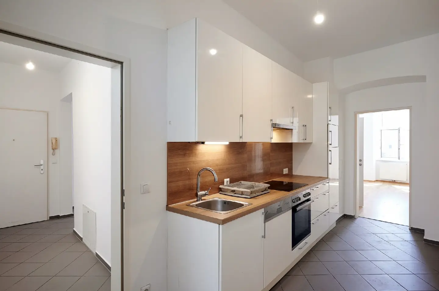 Bright Wohnung near the Danube Canal in a restored Gründerzeit house