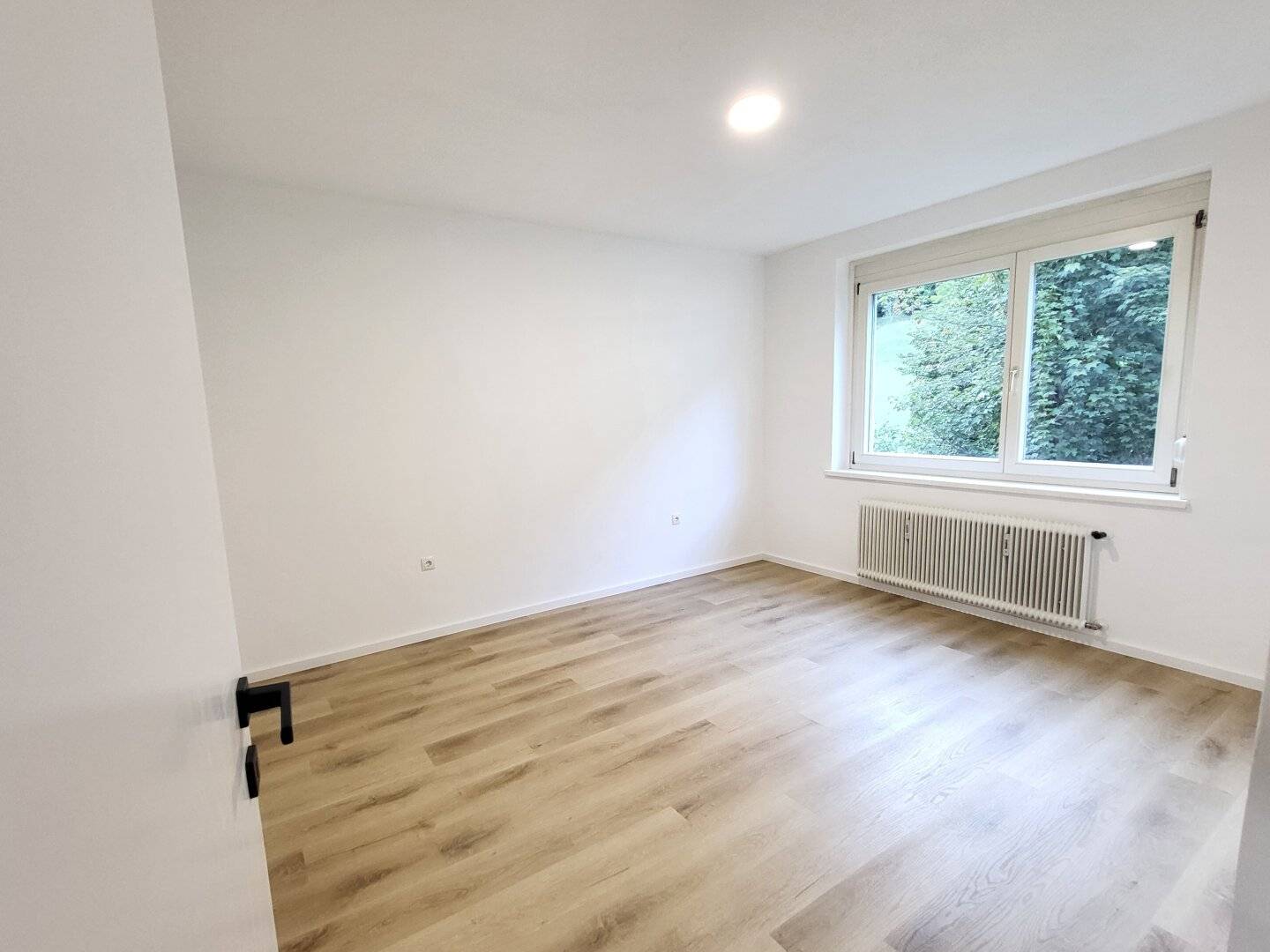 Provisionsfrei - Frisch sanierte Wohnung mit Loggia &amp; Parkplatz - Leoben-Hinterberg