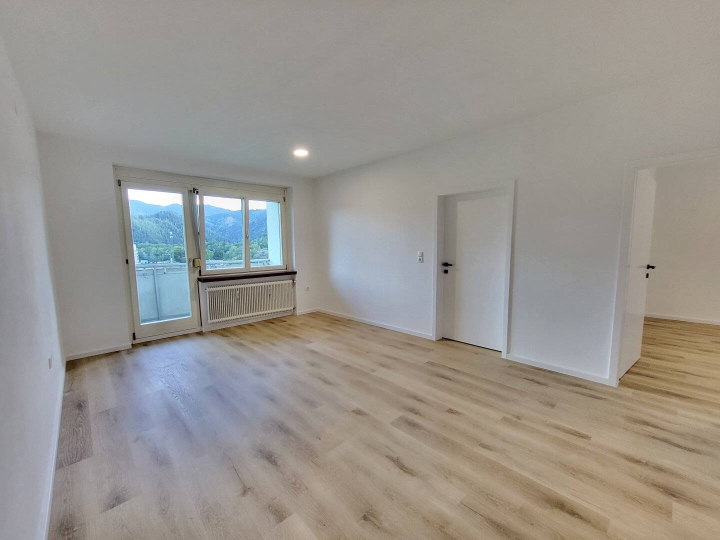 Provisionsfrei - Frisch sanierte Wohnung mit Loggia &amp; Parkplatz - Leoben-Hinterberg