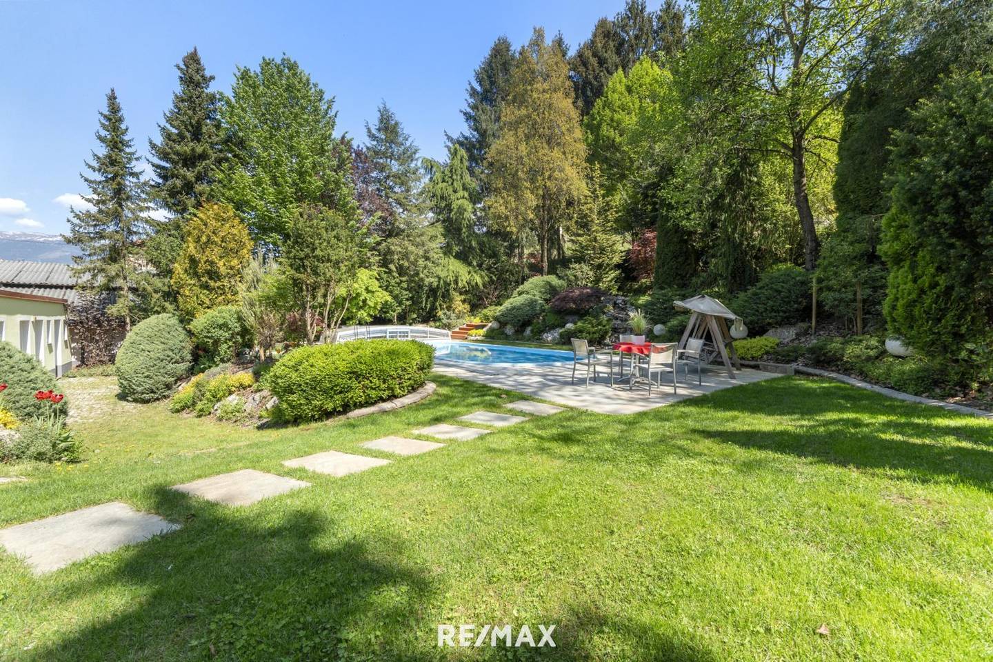 Garten mit Pool