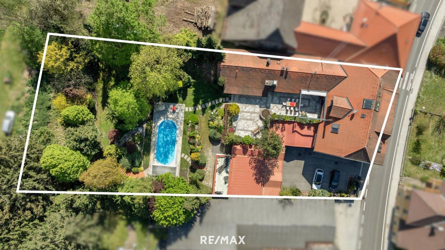 Exklusive Familienwohnung mit großer Terrasse und Pool