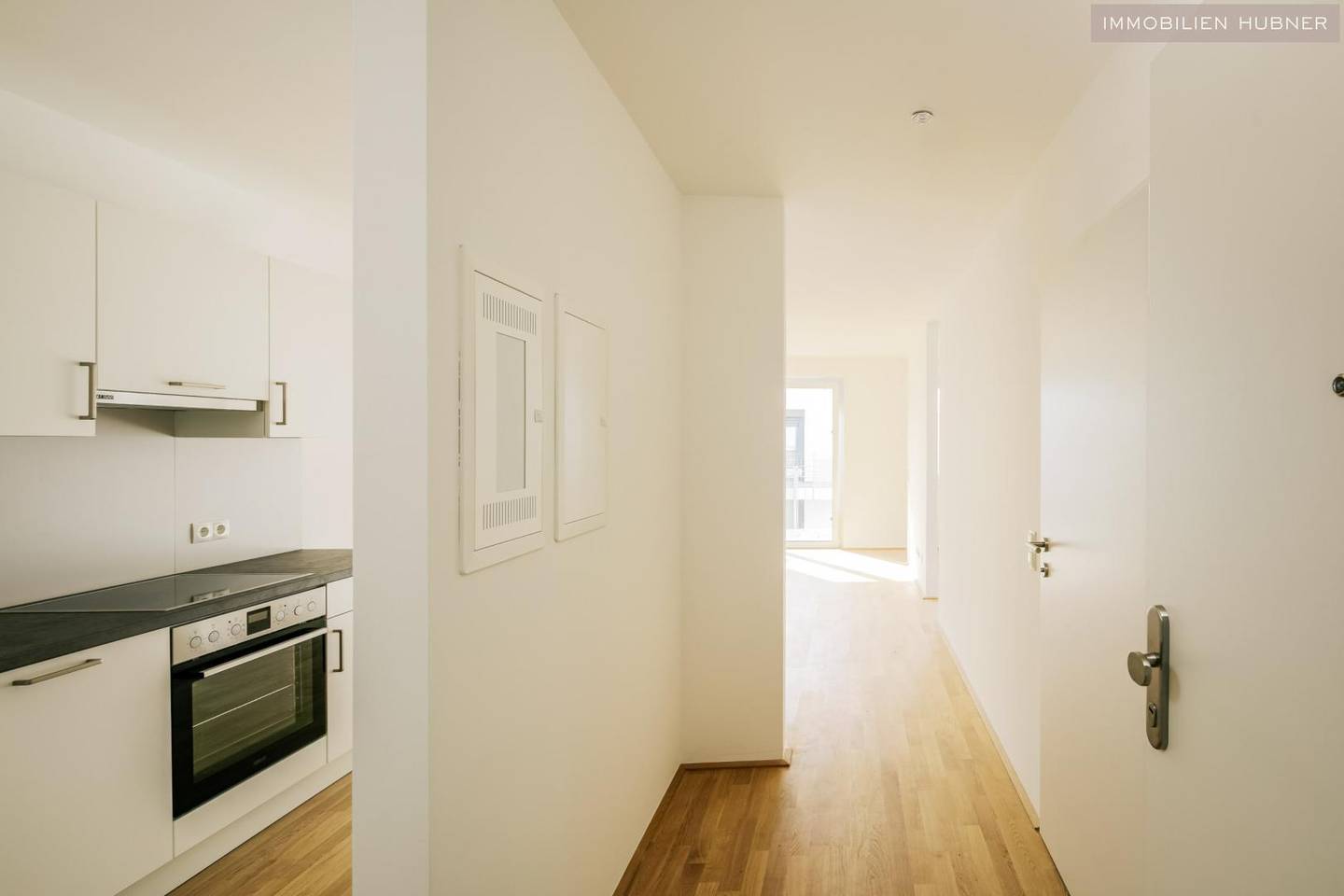 Bright Wohnung with loggia and oak parquet