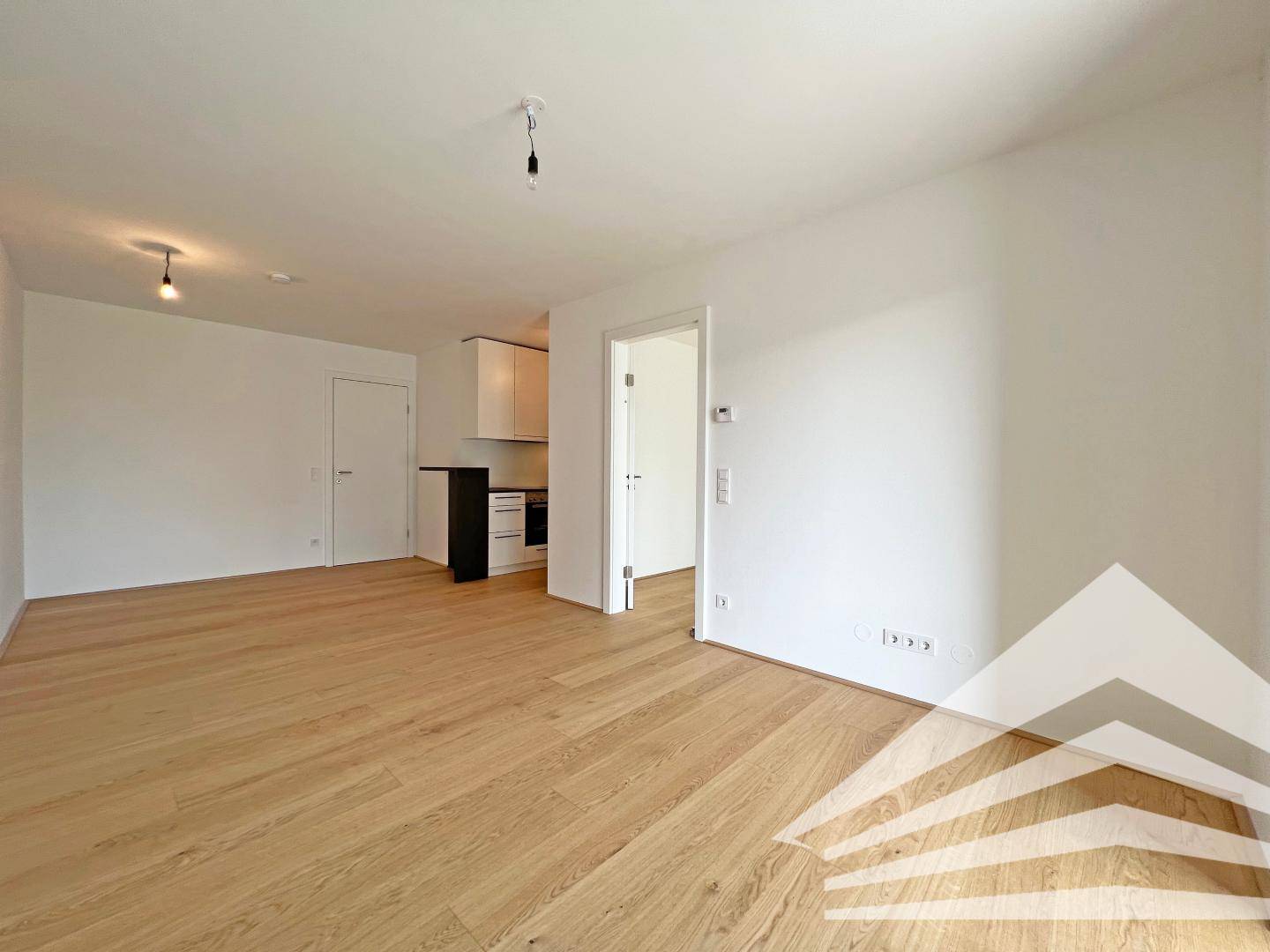 Bright apartment with large loggia in prime city center location