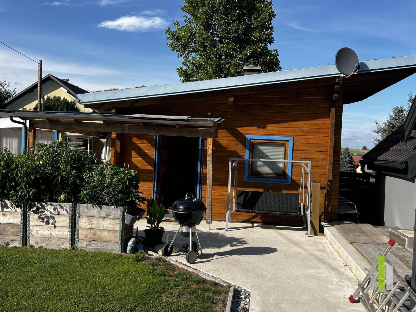 Moderne Wohnung mit Einliegereinheit und privatem Garten