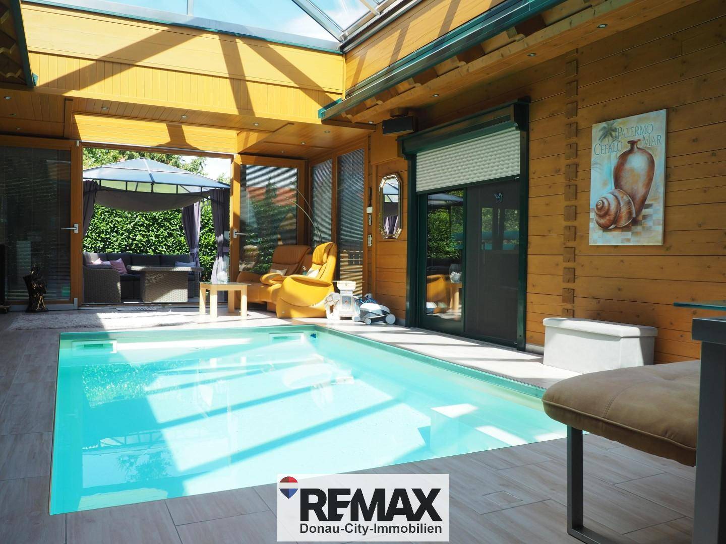 Bright apartment with atrium pool and direct garage access