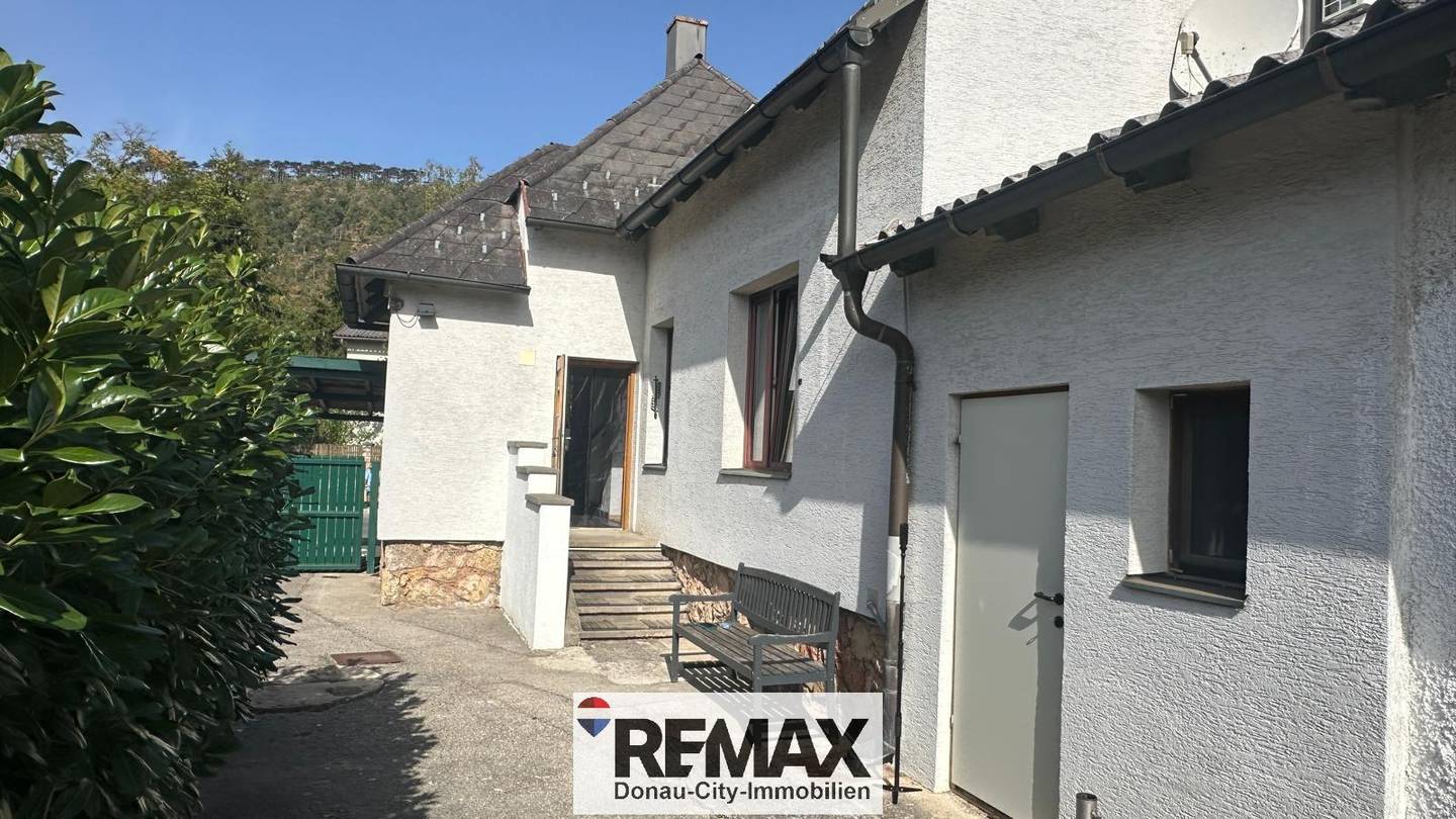 Gartenidylle mit großer überdachter Terrasse Familienwohnung