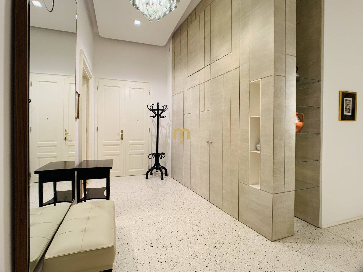Representative historic building meets modern design – exclusive living with luxurious fittings in 1010 Vienna