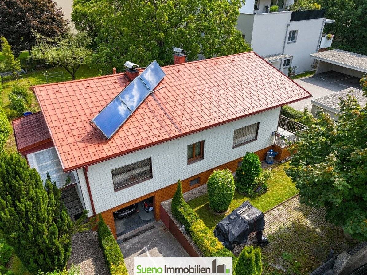 Feiner Bungalow, unterkellert, in Ruhelage mit neuem Dach und schönem Garten