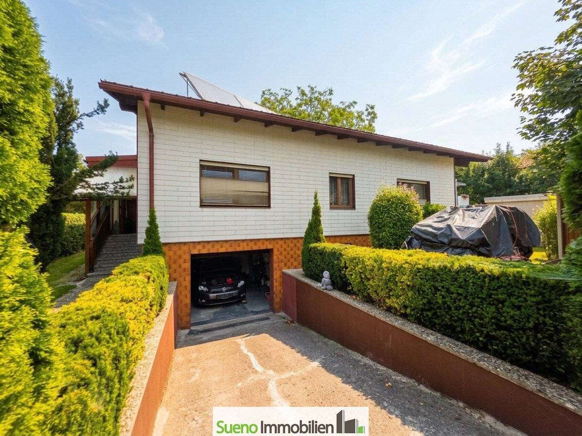 Feiner Bungalow, unterkellert, in Ruhelage mit neuem Dach und schönem Garten