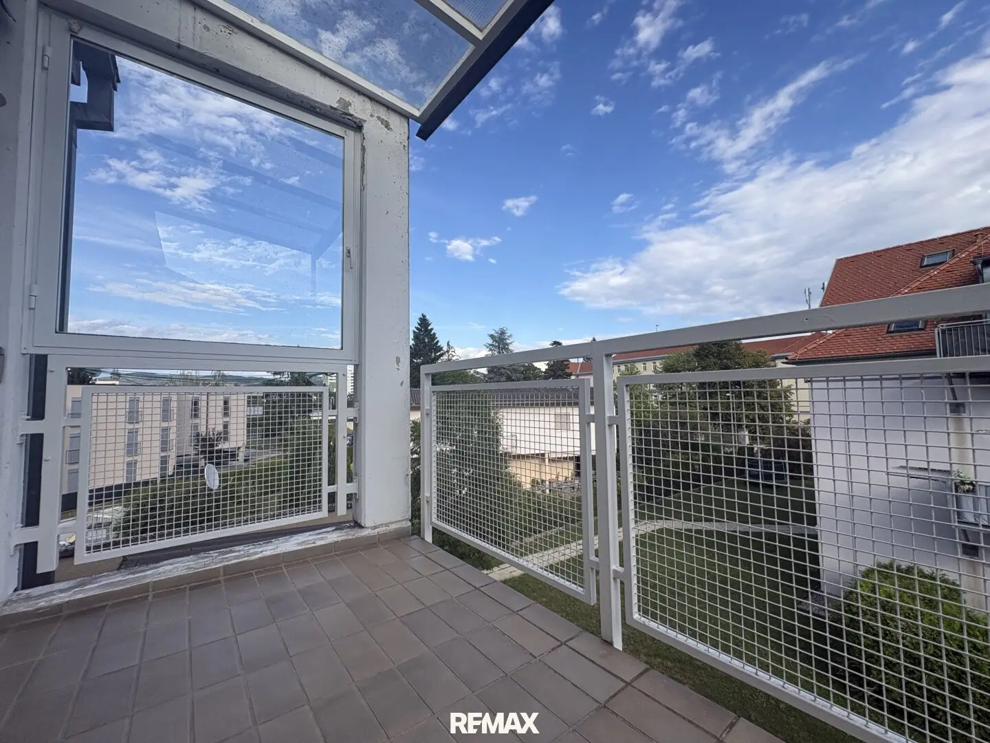 2-room apartment with south-facing balcony and underground parking space in Graz